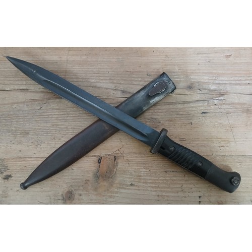 29 - A German Third Reich K98 bayonet, blade length 24.5cm, wooden grip, metal scabbard, total length 40.... 