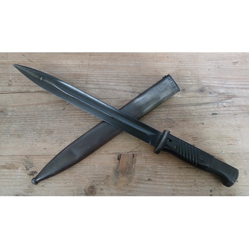 29 - A German Third Reich K98 bayonet, blade length 24.5cm, wooden grip, metal scabbard, total length 40.... 