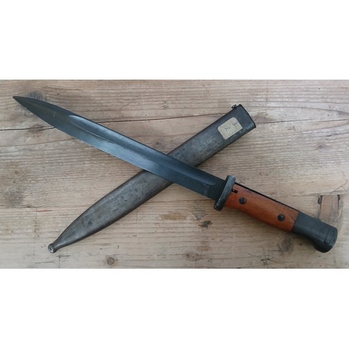 31 - A German Third Reich K98 bayonet, blade length 24.5cm, wooden grip, metal scabbard, total length 40.... 