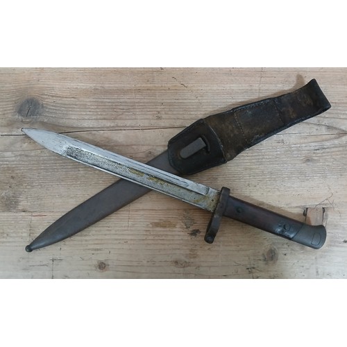 38 - A WWI Austo-Hungarian bayonet, blade length 24cm, metal scabbard and leather frog, total length 39cm... 