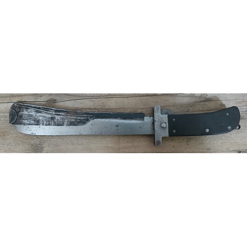 43 - A British WWII Air Crew Emergency Bail Out folding machete, total length 39.5cm.