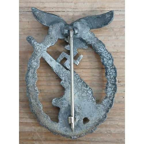 81 - A German Third Reich WWII Luftwaffe Anti-Aircraft Flak badge, unmarked.