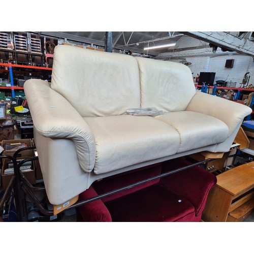 1005 - An Ekornes Stressless cream leather 'Paradise' two seater recliner sofa.