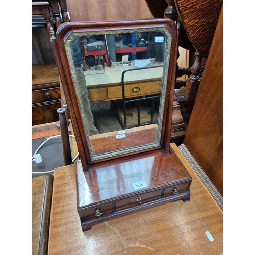 1015 - A Georgian mahogany toilet mirror.