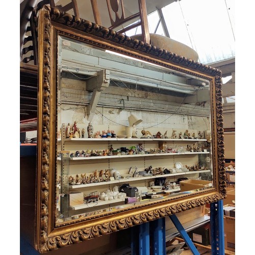 452 - A gilt framed wall mirror, 100cm x 70.5cm (overall).