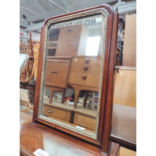 1015 - A Georgian mahogany toilet mirror.