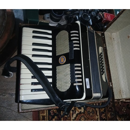 335 - A Post Laborem accordion.