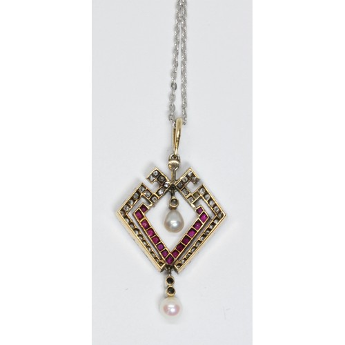 2 - A RUBY, DIAMOND AND PEARL PENDANT NECKLACE, Art Deco style, yellow and white metal lozenge shaped pe... 