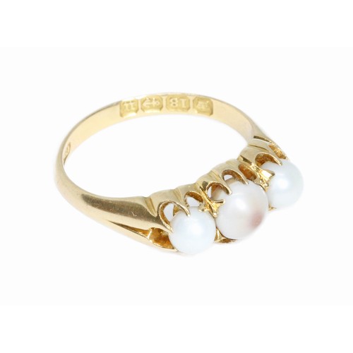 44 - A Victorian 18ct gold Scottish freshwater pearl ring, the three 'Tay' pearls measuring approximately... 