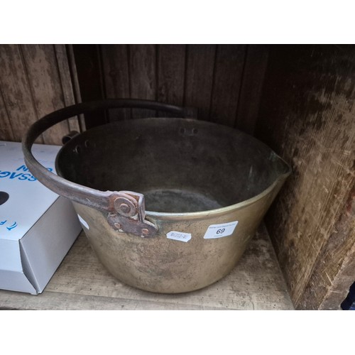 69 - A large brass jam pan.