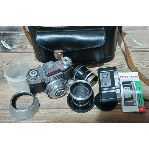 445 - A Zeiss Ikon S Matic with two Pro-Tessar lenses; 1:4 f=35mm and 1:4 f=85mm.