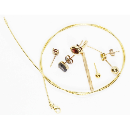 121 - A mixed lot comprising seven odd earrings and a smooth link choker necklace marked '9kt', gross weig... 