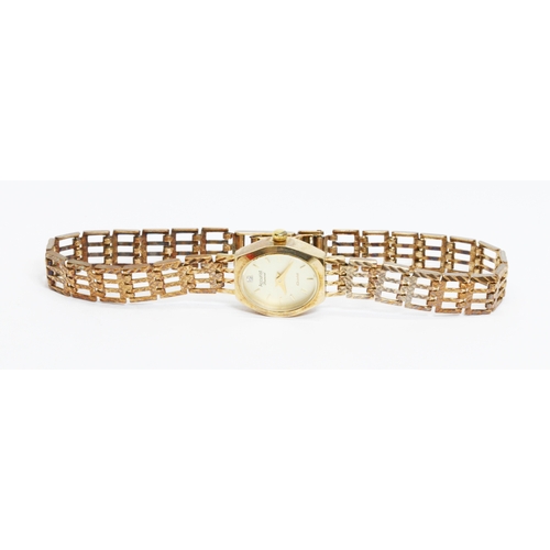 122 - A ladies 9ct gold Accurist wristwatch with integrated 9ct gold strap, gross weight 17.1g.
