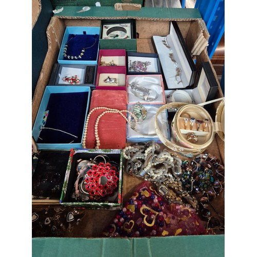 440 - A box of mainly boxed costume jewellery.