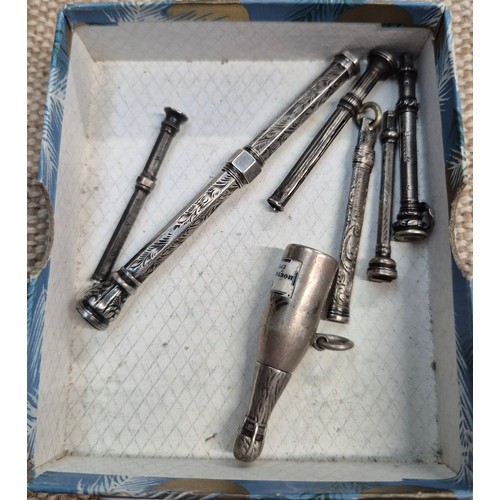 451 - A small group of mainly silver items