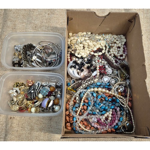 466 - A box of assorted vintage costume jewellery.