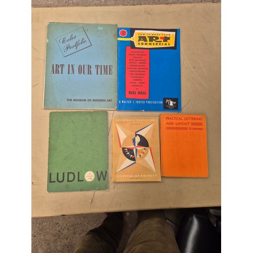 49 - A box of assorted vintage photographs to include Ballet, classical music & various ephemera, some si... 