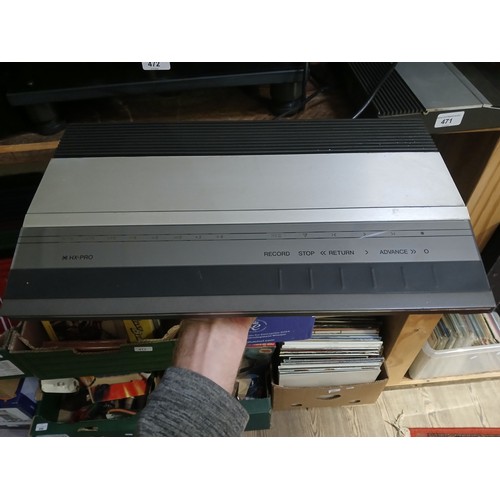 38 - A Bang & Olufsen HiFi system comprising record player/turntable, cassette deck, amplifier and speake... 