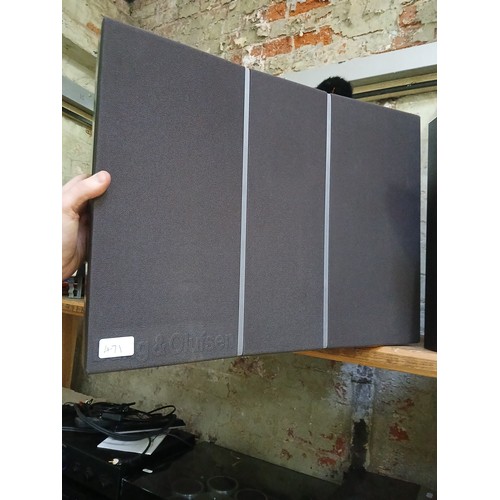 38 - A Bang & Olufsen HiFi system comprising record player/turntable, cassette deck, amplifier and speake... 