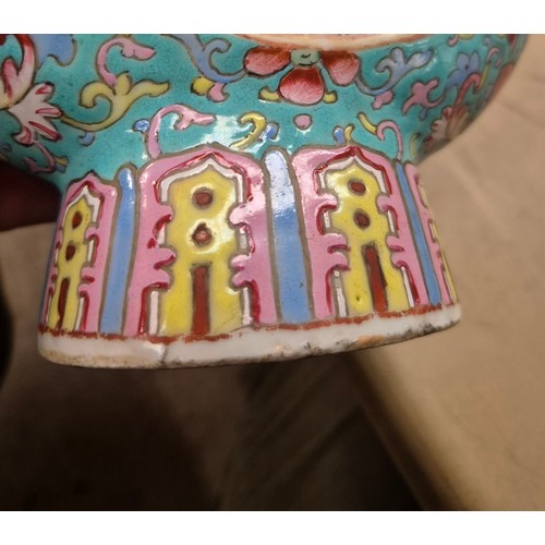 340 - A Chinese porcelain famille rose moon flask, 19th century, height 24.5cm.