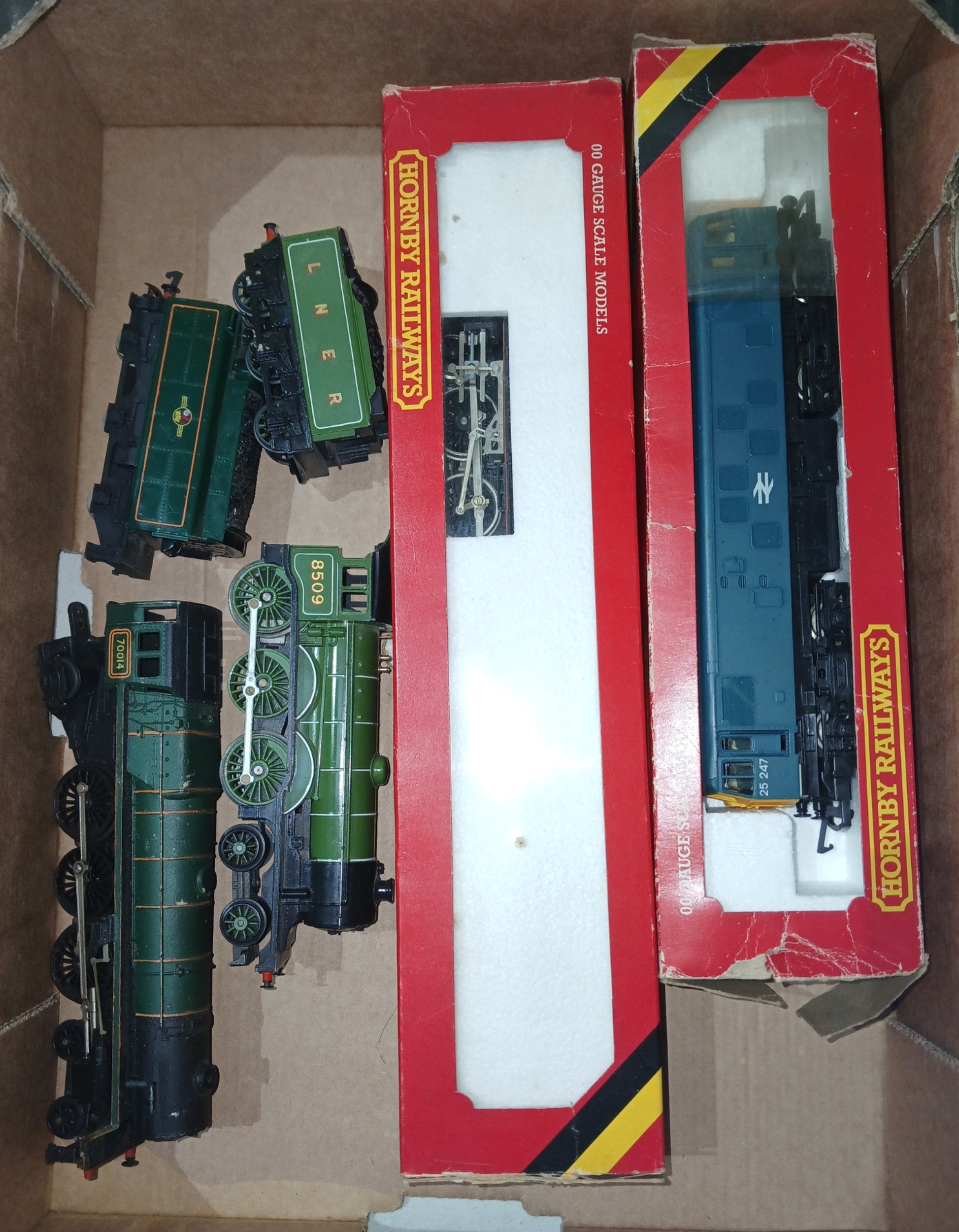 A group of four Hornby model train engines (2 with tenders).