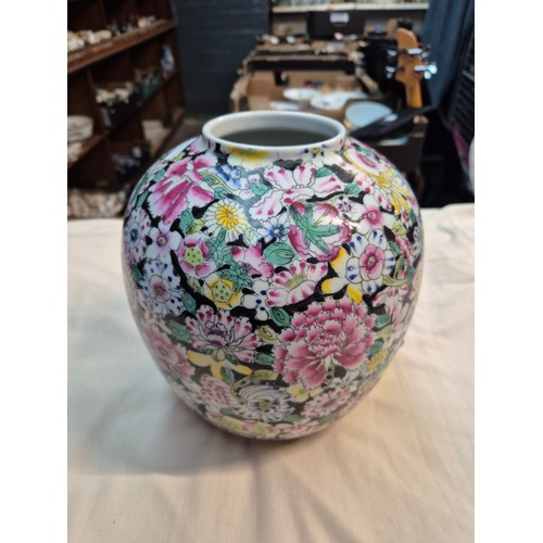 7 - 2 Chinese ginger jars, one with lid