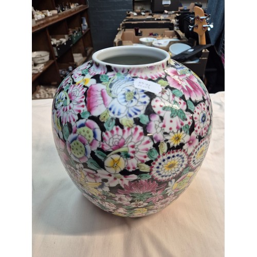 7 - 2 Chinese ginger jars, one with lid