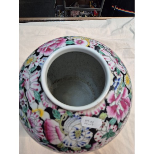 7 - 2 Chinese ginger jars, one with lid