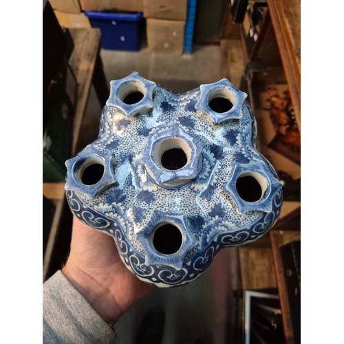 31 - A collection of blue and white oriental ceramics