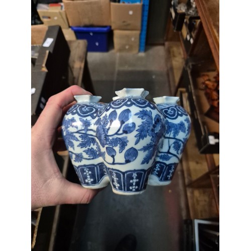 31 - A collection of blue and white oriental ceramics