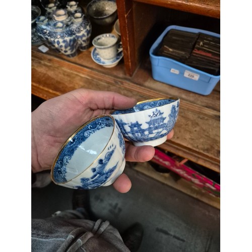 31 - A collection of blue and white oriental ceramics