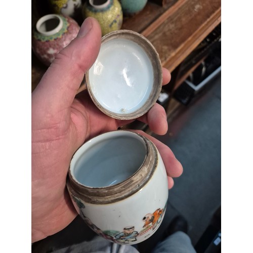 32 - A group of 10 ginger jars, 6 with lids