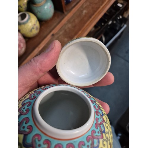 32 - A group of 10 ginger jars, 6 with lids