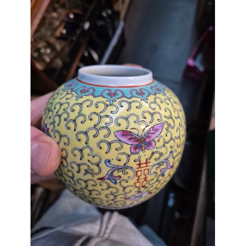 32 - A group of 10 ginger jars, 6 with lids