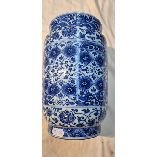6 - A Chinese blue & white vase decorated with geometric patterns, 23cm in height.