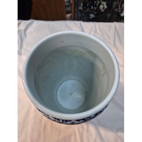 6 - A Chinese blue & white vase decorated with geometric patterns, 23cm in height.