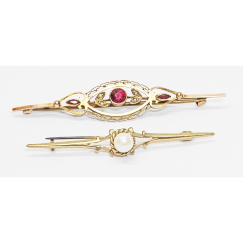 141 - A hallmarked 9ct gold brooch and another marked '9ct', gross weight 4.6g, 10% buyer's premium (inclu... 