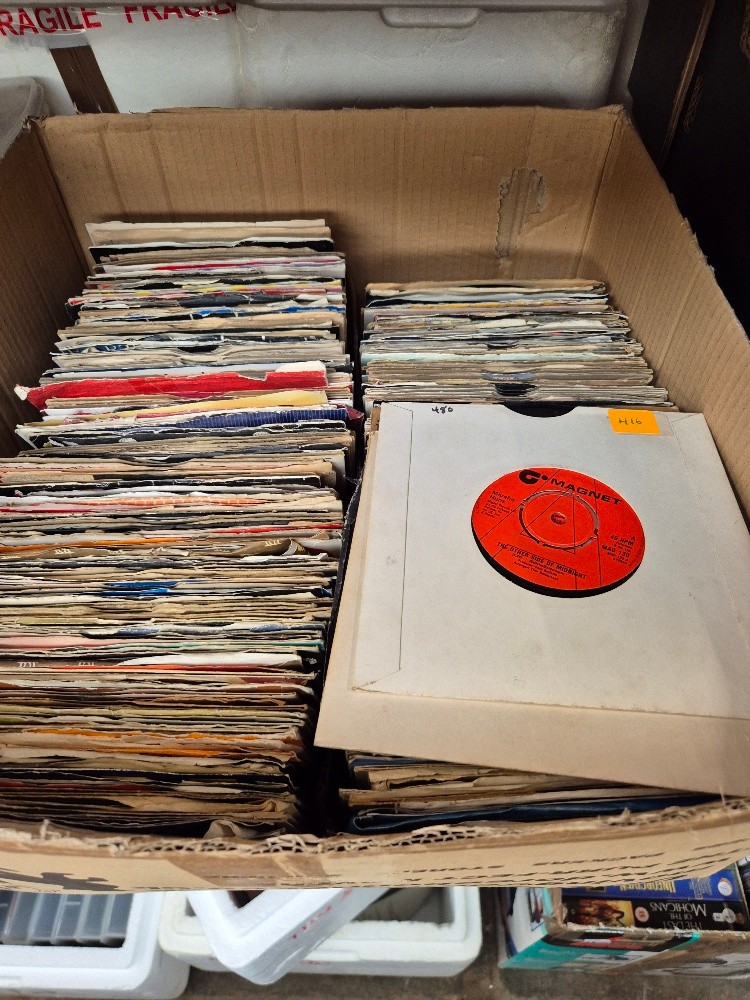 A box of assorted soul/r&b/funk/northern vinyl 7
