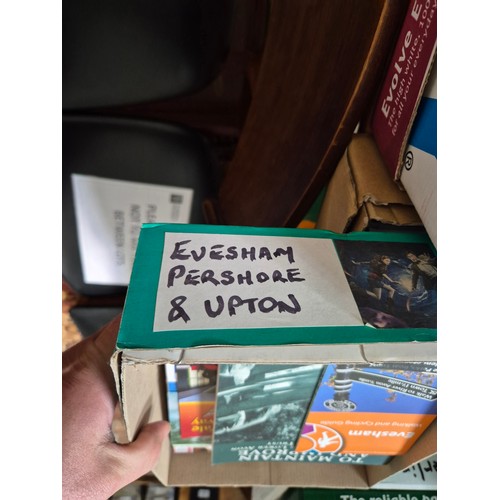 115 - A collection of mainly public transport and tourism related books and ephemera, mainly late 20th/ear... 