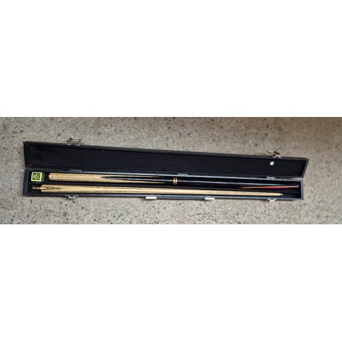 161 - A Ronnie O'Sullivan Custom snooker cue in hard case