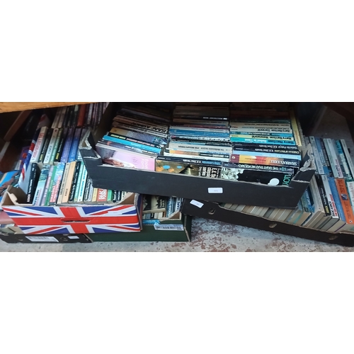 286 - A collection of mainly science fiction paperbacks and a few hardbacks, various authors and publisher... 