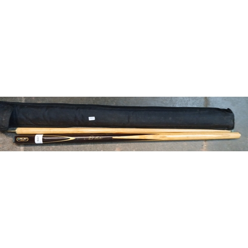 289 - A 2 piece Riley snooker cue bearing the signature Paul Hunter