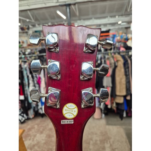 45 - A Hondo II electric guitar with a Linear Linnet Five amplifier