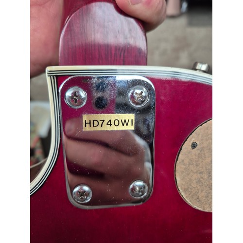 45 - A Hondo II electric guitar with a Linear Linnet Five amplifier