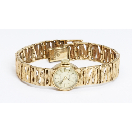 27 - A ladies 9ct gold Rotary wristwatch, 21 jewel manual wind movement, integrated pierced and textured ... 
