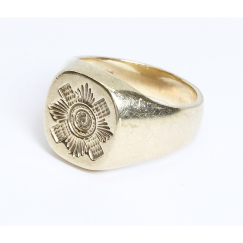 40 - A 9ct gold signet ring with Scots Guard crest, hallmarked; sponsor 'JMB', Birmingham, weight 9.2g, s... 