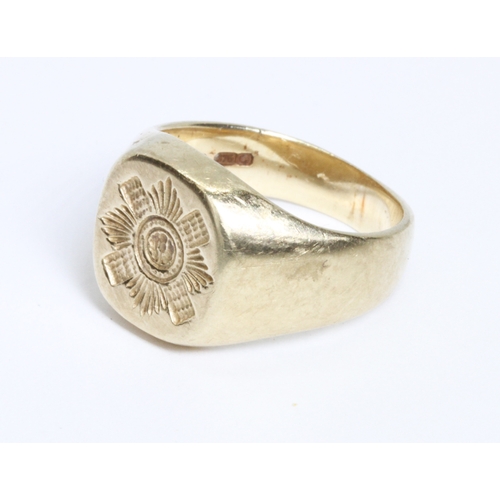 41 - A 9ct gold signet ring with Scots Guard crest, hallmarked; sponsor 'JMB', Birmingham, weight 8.3g, s... 