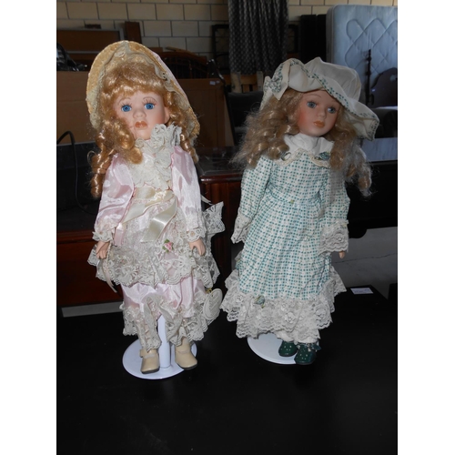 118 - x2 Leonardo's Collection Porcelain Dolls