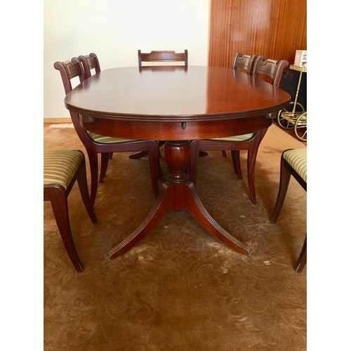 206 - Vintage Elegant Mahogany Dining Table with 8 Matching Chairs