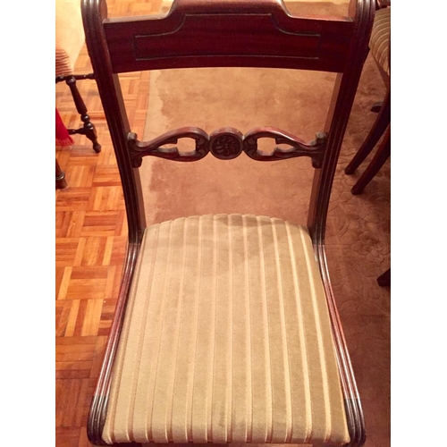 206 - Vintage Elegant Mahogany Dining Table with 8 Matching Chairs